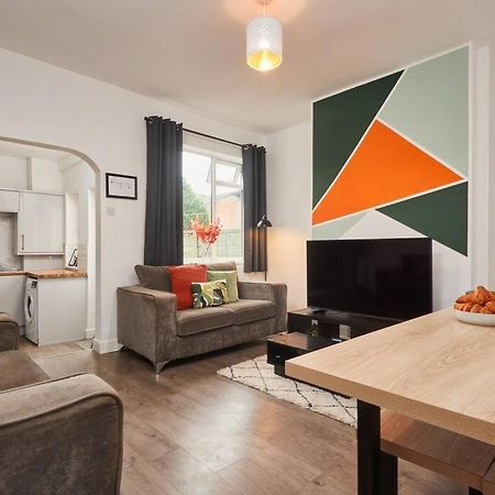 Haw Hill House - Modern 4 Bed Apartment Normanton  Bagian luar foto